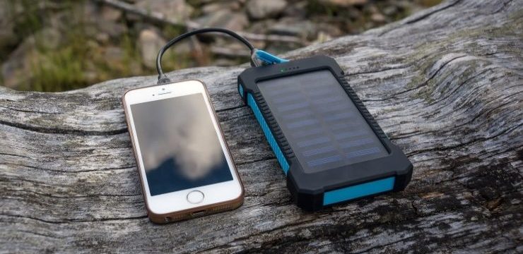 How to Use a Solar Power Bank