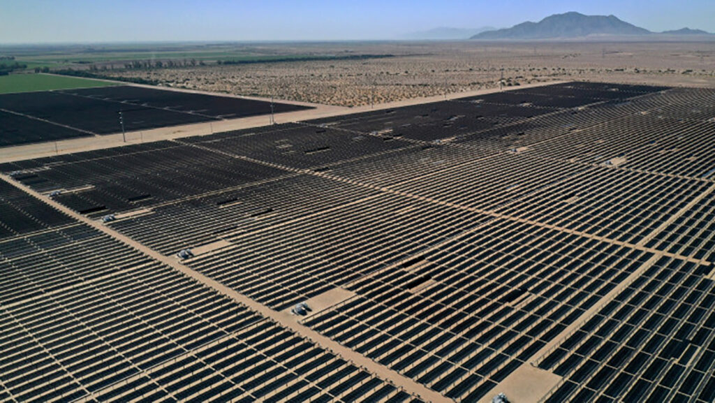 California Desert Welcomes A Massive 350MW Solar Power Farm