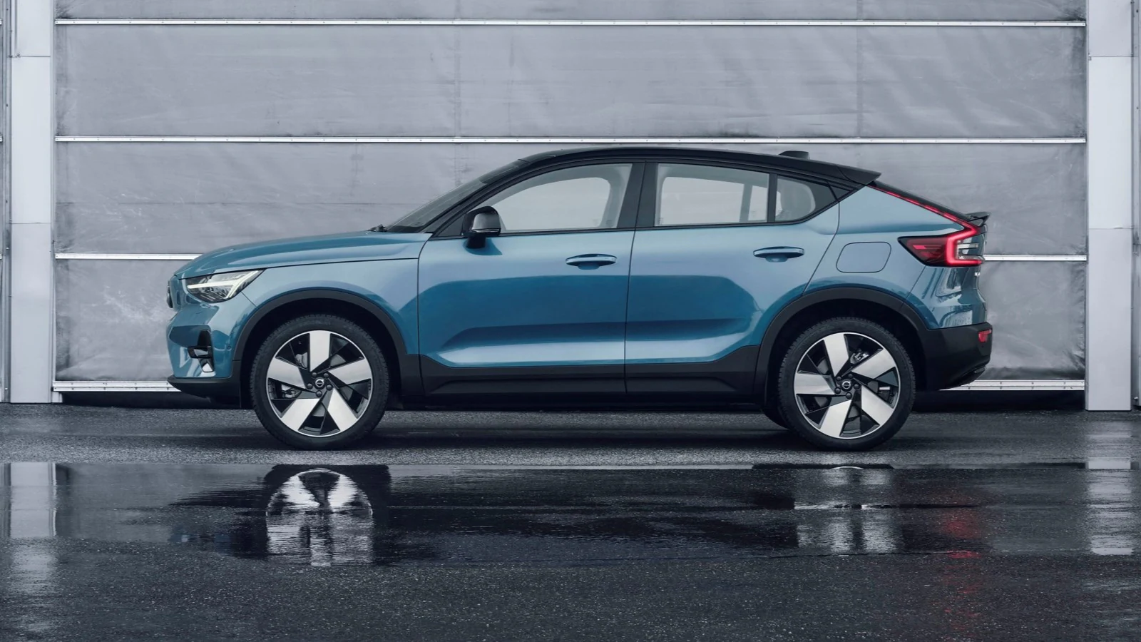 2022 Volvo C40 Recharge Parked in light blue