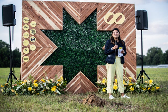 Laura Zapata, Clearloop Co-Founder & CEO, speaks during the groundbreaking event of Clearloop’s 1 Megawatt solar farm on Thursday, Sept 2, 2021 in Jackson, Tenn.